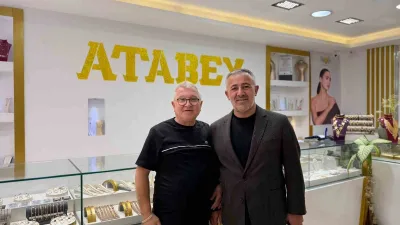 AK Parti Bilecik teşkilatı, kent merkezindeki esnafla bir araya geldi.