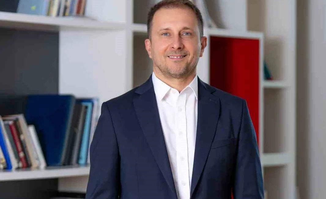 Akbank, internet bankacılığındaki ön yüz geliştirme süreçlerinde yapay zekâ destekli