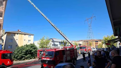 Ataşehir’de 5 katlı bir binanın çatı katında yangın çıktı. Yangının,