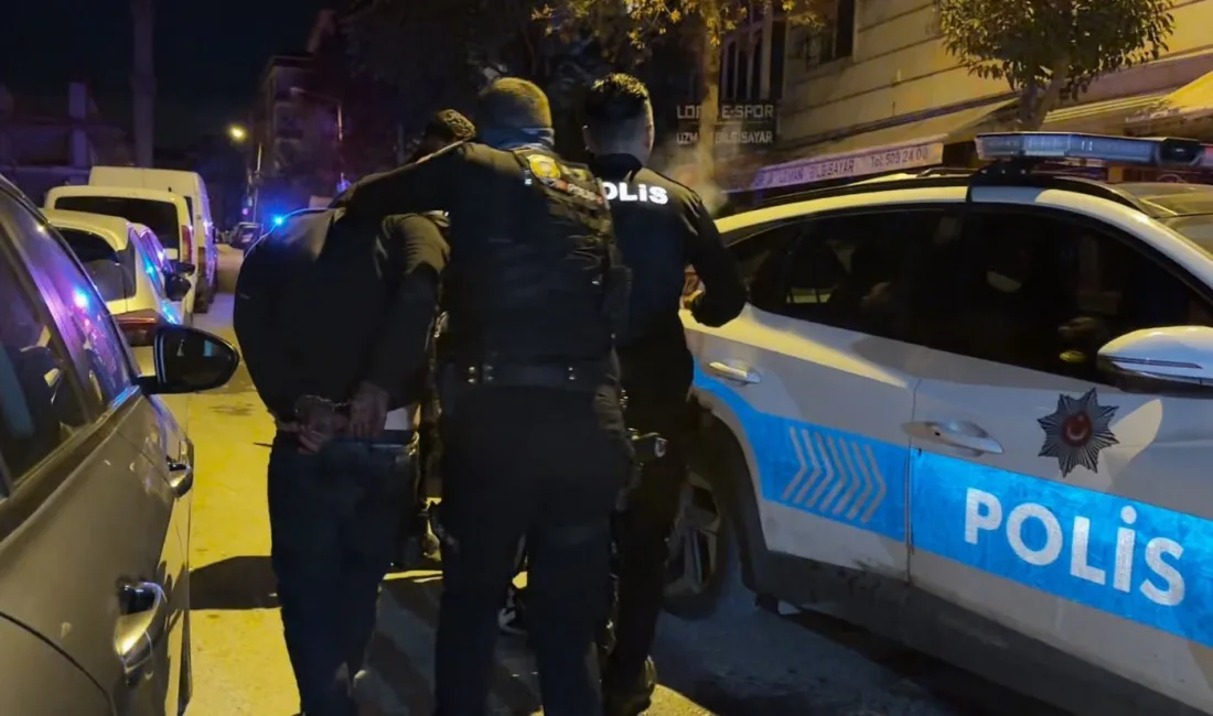 İstanbul’un Avcılar ilçesinde polisin ’dur’ ihtarına uymayan sürücüler polis aracına