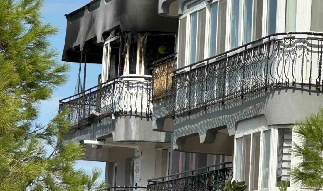 Balıkesir’in Ayvalık ilçesinde, 5 katlı bir binanın en üst katındaki