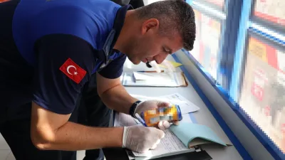 Kırklareli’nin Babaeski ilçesinde zabıta ekiplerinin marketlere yönelik denetimlerinde, son kullanma