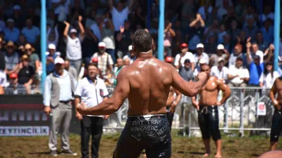 Balıkesir Büyükşehir Belediyesporlu Necip Al, Yağlı Güreş Cumhurbaşkanlığı Kupası’nda gösterdiği