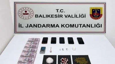 Balıkesir’de jandarma ekiplerinin 6 ilçede gerçekleştirdiği uyuşturucu operasyonlarında 21 şüpheli