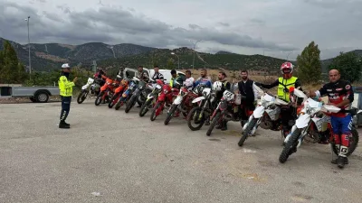 Bilecik’te motosiklet sürücülerine trafik eğitimi verildi. Bilecik İl Jandarma Komutanlığına
