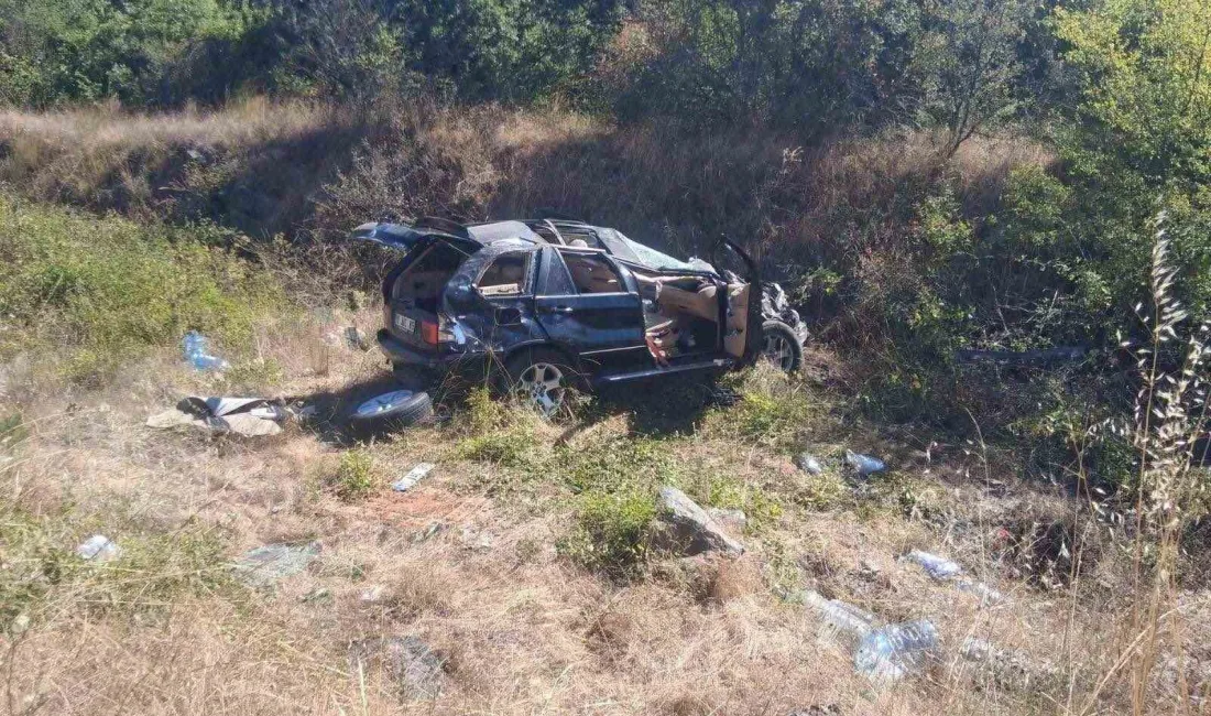 Bilecik’te otomobilin refüje çarpması sonucu meydana gelen trafik kazasında 2