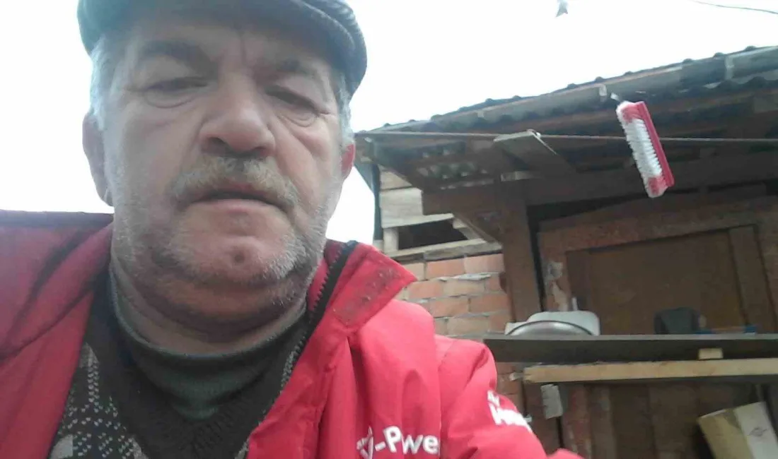 Bursa’nın İnegöl ilçesinde yürüme engelli adam ve eşi, evlerinin dış