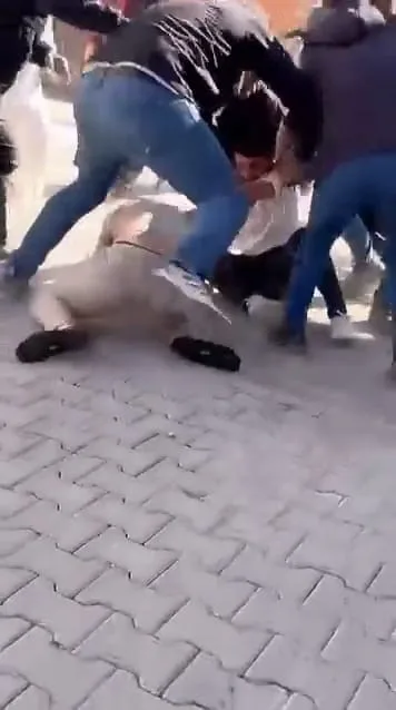 Bursa’da müteahhit ile inşaat işçileri arasında alacak-verecek meselesi nedeniyle çıkan