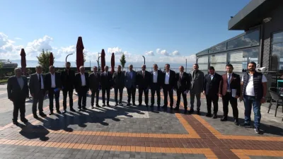 Dilovası Belediye Başkanı Ramazan Ömeroğlu, aylık muhtarlar toplantısında mahallelerin taleplerini