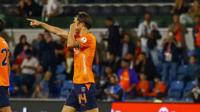 Başakşehir’in Özbek futbolcusu Eldor Shomurodov, Gençlerbirliği karşısında attığı 2 golle