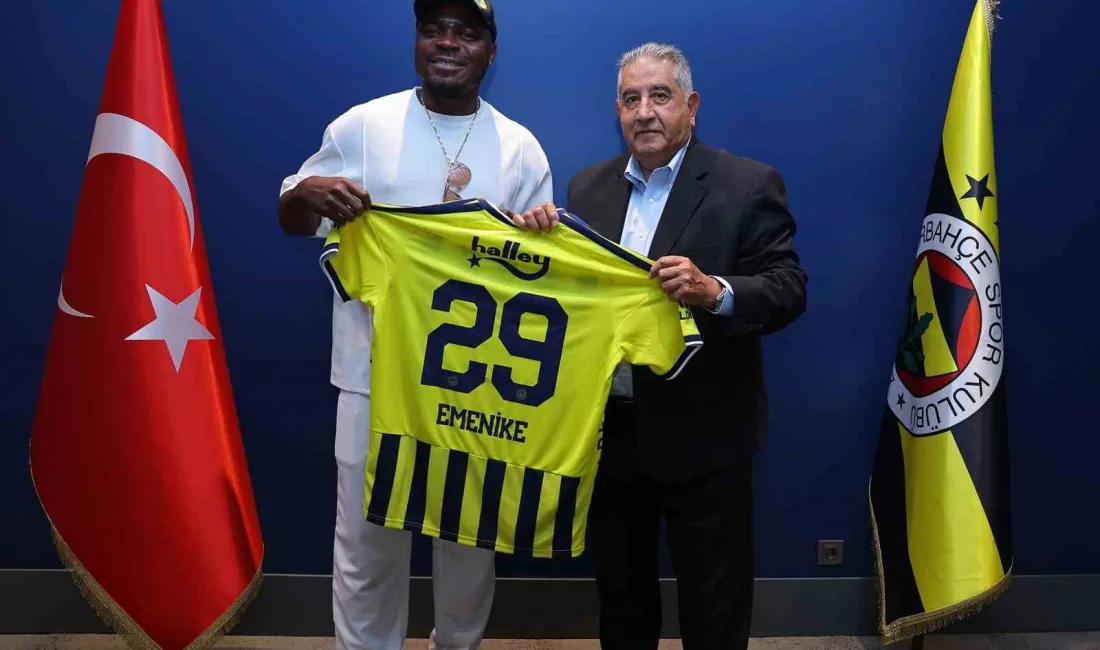 Nijeryalı eski futbolcu Emmanuel Emenike, Fenerbahçe Kulübü’ne ziyaret etti. Fenerbahçe’nin