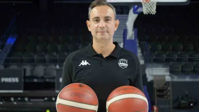 A Milli Erkek Basketbol Takımı Yardımcı Antrenörü Ender Arslan, ay-yıldızlı