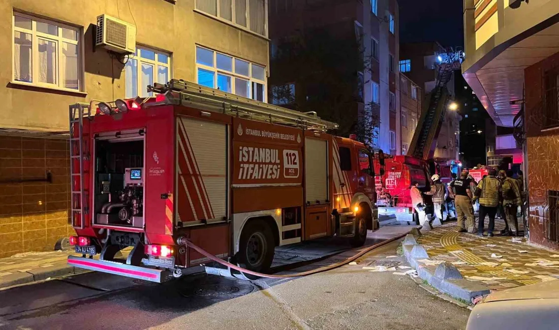 Esenler’de kentsel dönüşüm projesi kapsamında boşaltılan 4 katlı binanın çatısında