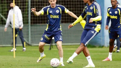 Fenerbahçe, Süper Lig’e verilen milli arada hazırlıklarını bugün yaptığı antrenmanla