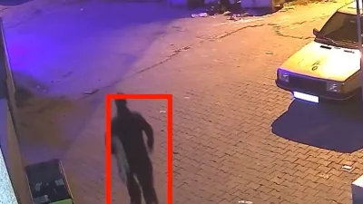 Edirne’nin Keşan ilçesinde yolda yürürken bir evin önündeki halıyı gören