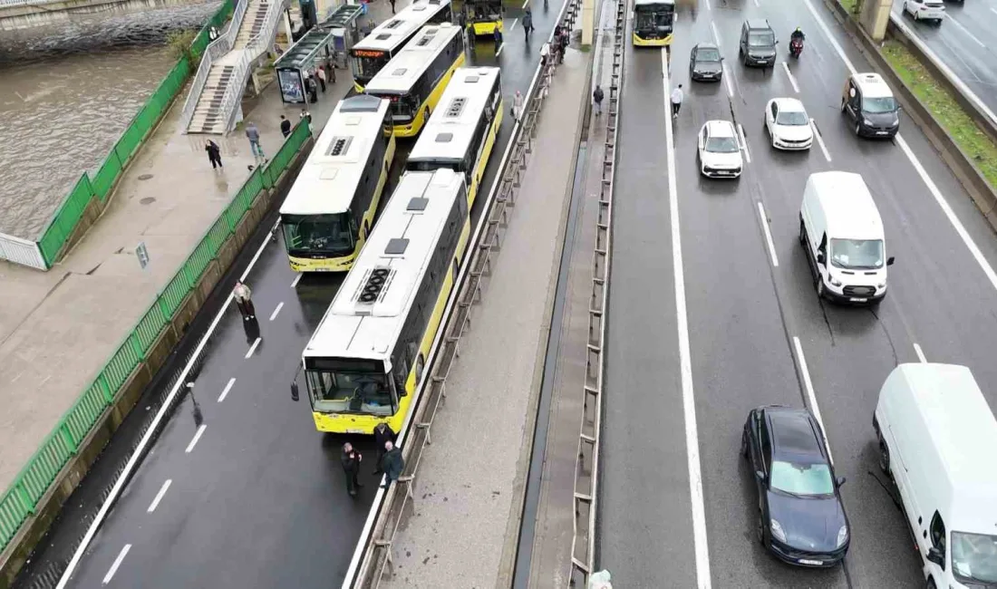 Kadıköy D-100 Karayolu Göztepe mevkiinde arızalanan İETT otobüsü ulaşımı olumsuz