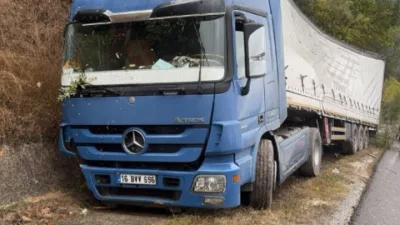 Bursa’nın İnegöl ilçesinde yağış nedeniyle kayganlaşan yolda kontrolden çıkan şeker