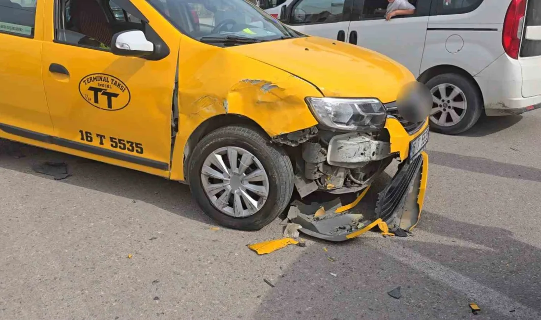 Bursa’nın İnegöl ilçesinde ticari taksi ile otomobilin çarpışması sonucu meydana