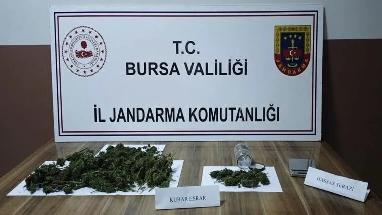 Bursa’nın İnegöl ilçesinde jandarma ekiplerince uyuşturucu operasyonu gerçekleştirildi. Bursa İl