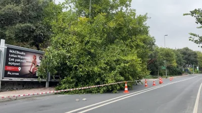 İstanbul’u etkisi altına alan yağışlı hava hayatı olumsuz etkiledi. Şişli’de