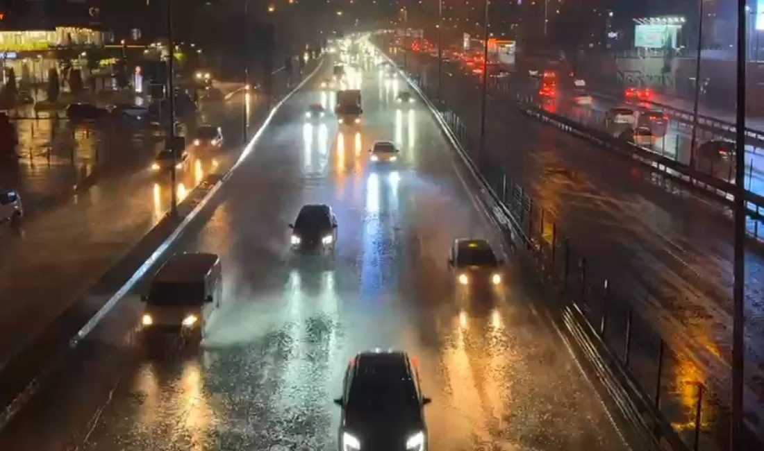 İstanbul’sa sağanak yağış etkili olmaya başladı. Bazı bölgelerde yollar göle