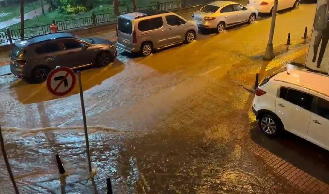 İstanbul’da sağanak yağış sonrası yolların göle döndüğü Bayrampaşa ve Eyüpsultan’da