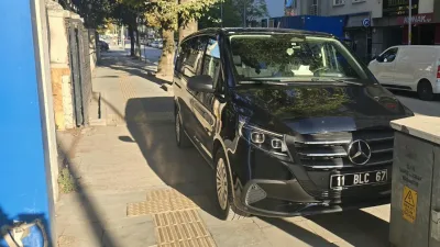 Bilecik’te resmi plakalı ticari aracın kaldırım üzerine park etmesi tepkilere