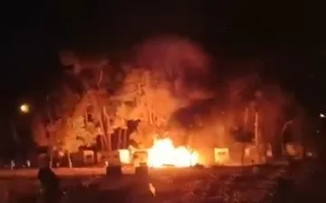 Tekirdağ’ın Süleymanpaşa ilçesinde çekme karavan, gece yarısı çıkan yangında alev