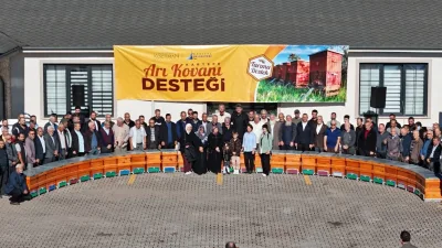 Kartepe’de 125 arıcıya toplam 250 takım arı kovanı desteği sağlandı.