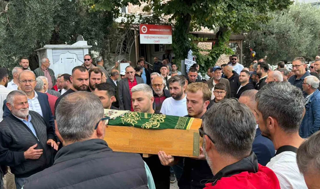 Balıkesir’in Bandırma ilçesinde otomobilin refüjü aşarak karşı yönden gelen kamyonun