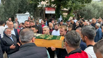 Balıkesir’in Bandırma ilçesinde otomobilin refüjü aşarak karşı yönden gelen kamyonun