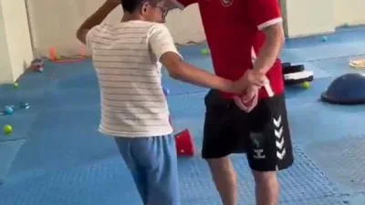 Körfez’de özel sporcuların eğitimlerinde ortaya çıkan neşeli görüntüler, sporun engelleri