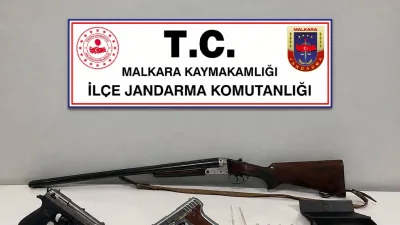 Tekirdağ’ın Malkara ilçesinde jandarma ekiplerince bir eve düzenlenen operasyonda, ruhsatsız
