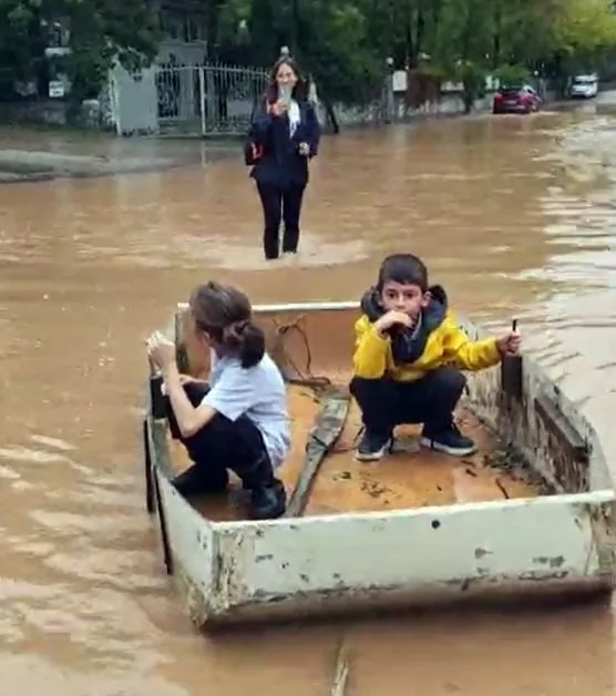 Sakarya genelinde etkili olan kuvvetli sağanak yağışın ardından meydana gelen
