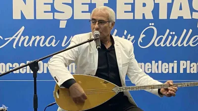 Kocaeli’de düzenlenen gecede Bozkırın Tezenesi Neşet Ertaş, Anadolu türküleriyle anılırken,