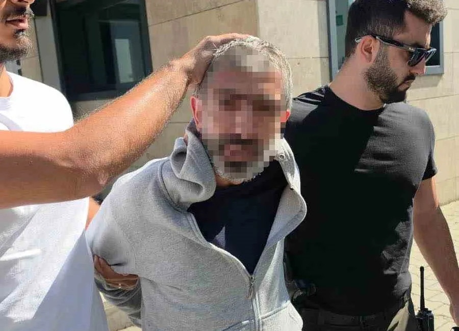 Sakarya’nın Akyazı ilçesinde polis ekiplerinin şüphe üzerine durdurduğu şahsın üzerinde