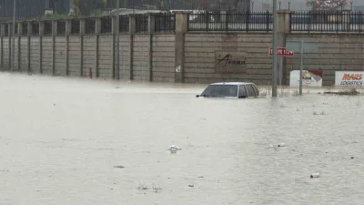 Sakarya’da etkili olan kuvvetli sağanak hayatı olumsuz etkiledi. Ferizli Organize