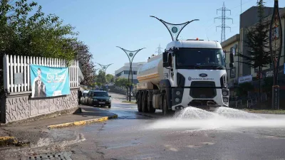 Başiskele’de ekipler, Serdar Mahallesi’nde cadde, sokak, kaldırım ve ortak kullanım