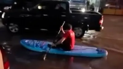 Sakarya genelinde hayatı olumsuz etkileyen sağanak, Adapazarı’nda ilginç manzaraya sahne