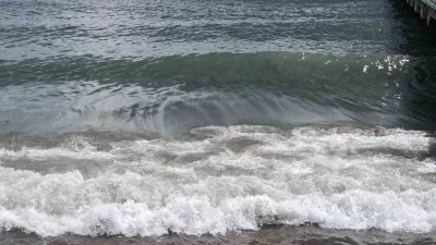Tekirdağ’da etkili olan fırtına, balıkçıların denize açılmasına engel oldu. Balıkçıların