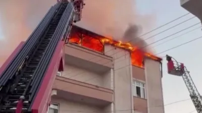 Kocaeli’nin Darıca ilçesinde bir binanın teras katında çıkan yangın mahalleliyi