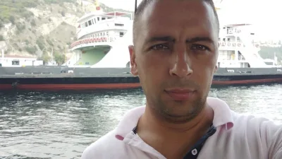 Yalova’da inşaat malzemesi satan firmanın bahçesinde vinçle demir indirdiği sırada