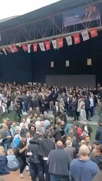 Yeni Parti Esenyurt İlçe Kongresi’nde partililer arasında gerginlik çıktı. Yaşanan