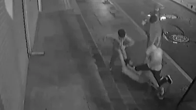 Zeytinburnu’nda iddiaya göre alacak meselesi nedeniyle abisiyle tartışan şahıs, yeğenleri
