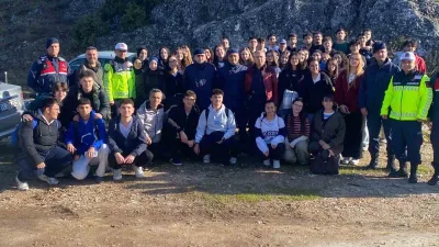Bilecik’in Bozüyük ilçesinde 130 öğrenci ve 20 öğretmen doğa yürüyüşünde