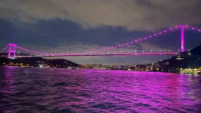 15 Temmuz Şehitler Köprüsü, ’Meme Kanseri Farkındalık Ayı’ kapsamında pembe