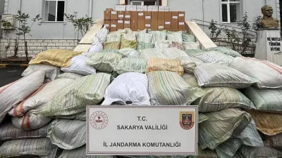 Sakarya’nın Serdivan ilçesinde jandarma ekiplerince düzenlenen operasyonda 4 ton kaçak