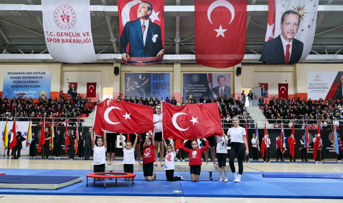 Bilecik’te Cumhuriyetimizin kuruluşunun 103’ünci yıl dönümü, İstasyon Spor Salonu’nda düzenlenen