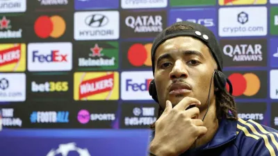 Fenerbahçe’nin İngiliz oyuncusu Archie Brown, Aston Villa maçı öncesi, “Ailemle