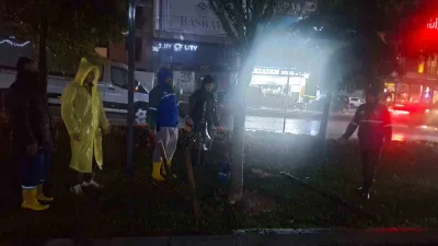 İstanbul’da etkili olan yoğun yağışa karşı Arnavutköy Belediyesi, 300 personel